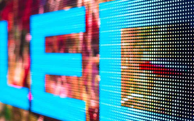 Phân biệt LED Displays trong nhà và ngoài trời: Khác biệt và cách lựa chọn đúng nhu cầu
